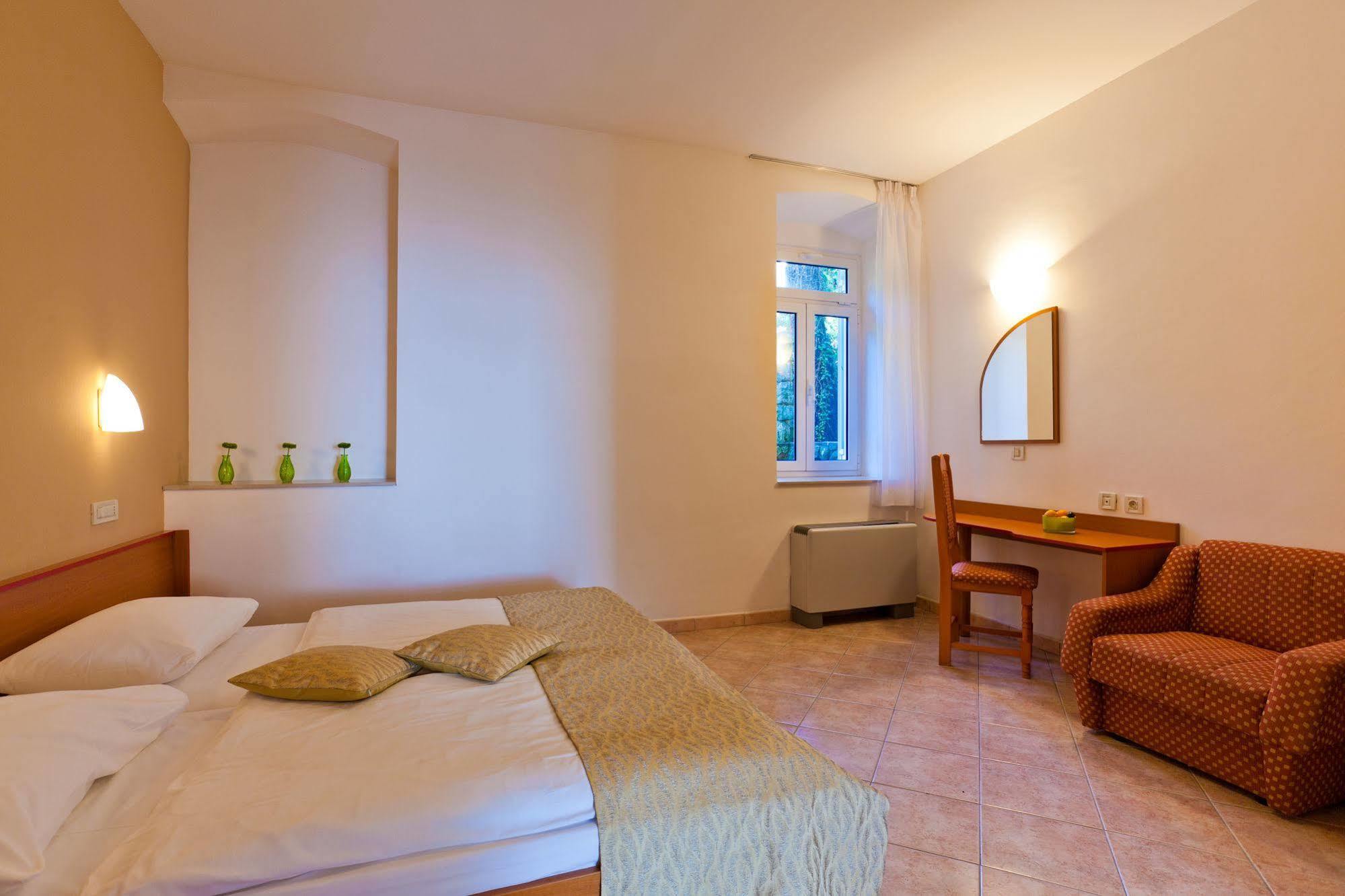Villa Tamaris - Hotel Resort Drazica كرك المظهر الخارجي الصورة